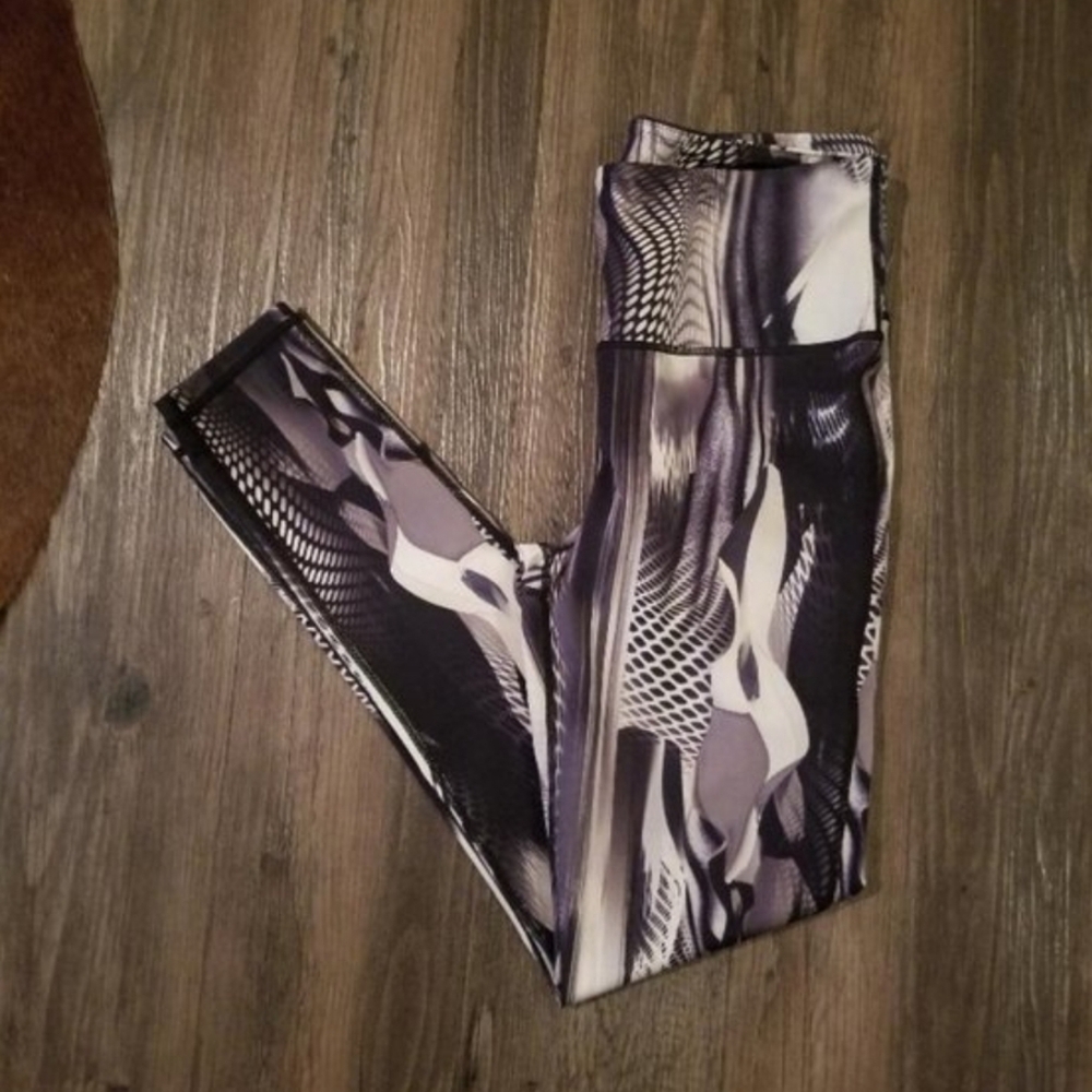 NEW!  Tread Space Highwaiste Leggings